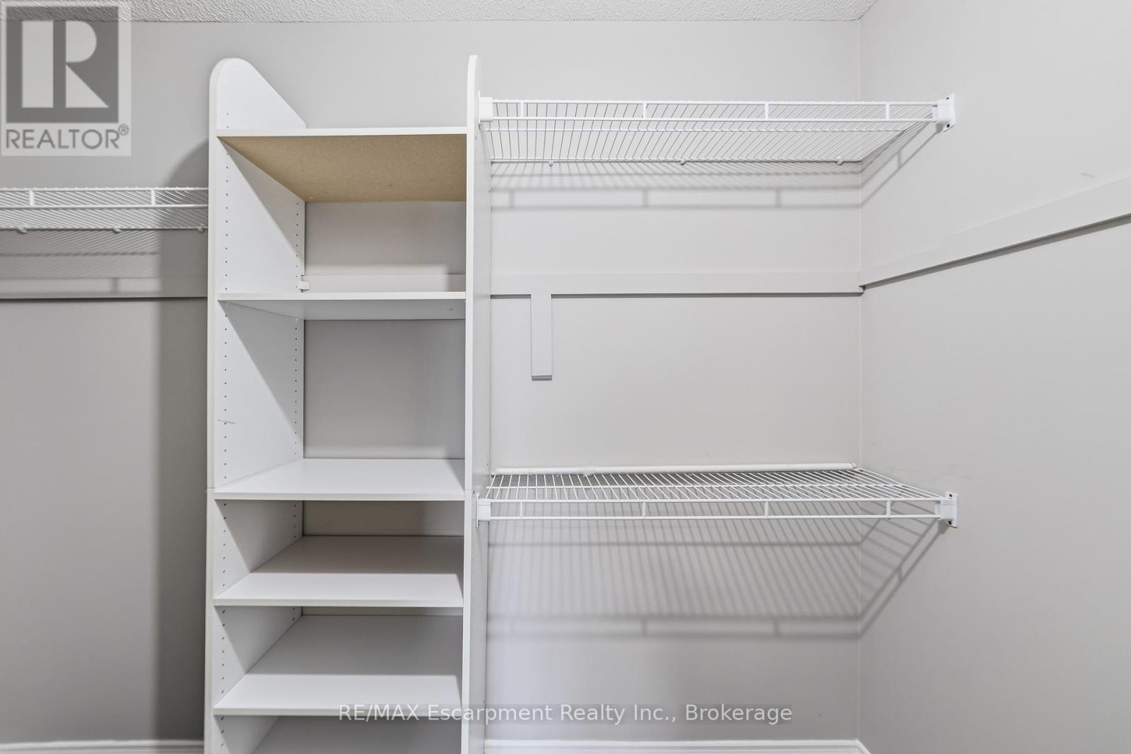 2408 Valley Heights Crescent, Oakville, Ontario  L6H 6X2 - Photo 23 - W12734676