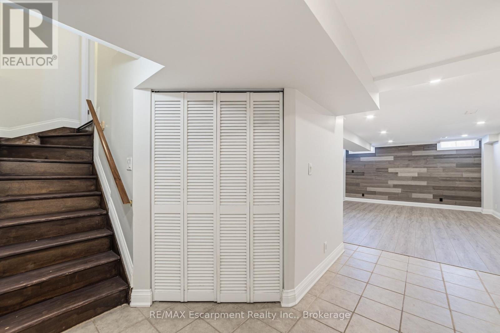 2408 Valley Heights Crescent, Oakville, Ontario  L6H 6X2 - Photo 28 - W12734676