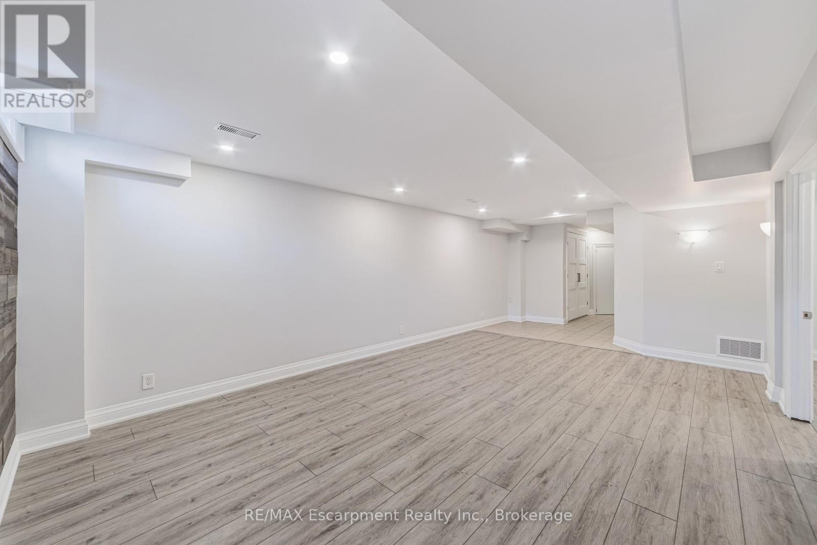 2408 Valley Heights Crescent, Oakville, Ontario  L6H 6X2 - Photo 31 - W12734676