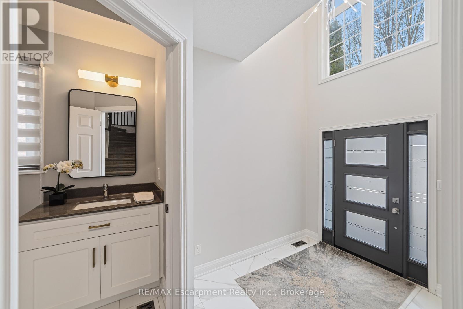 2408 Valley Heights Crescent, Oakville, Ontario  L6H 6X2 - Photo 4 - W12734676