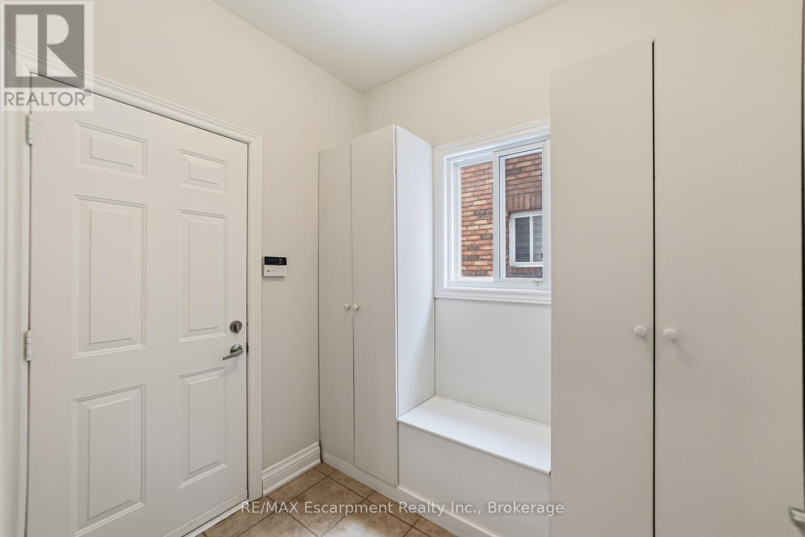 2408 Valley Heights Crescent, Oakville, Ontario  L6H 6X2 - Photo 8 - W12734676