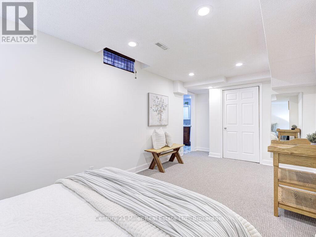 1476 Mayors Manor, Oakville, Ontario  L6M 3B1 - Photo 38 - W12734690