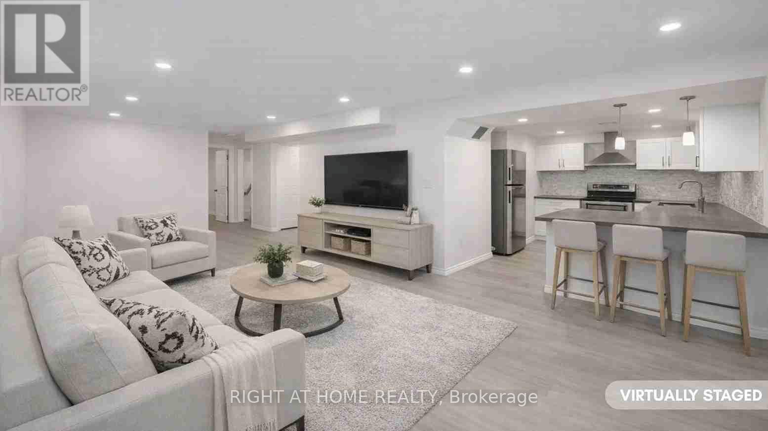 60 CHAMPLAIN AVENUE, Hamilton, Ontario