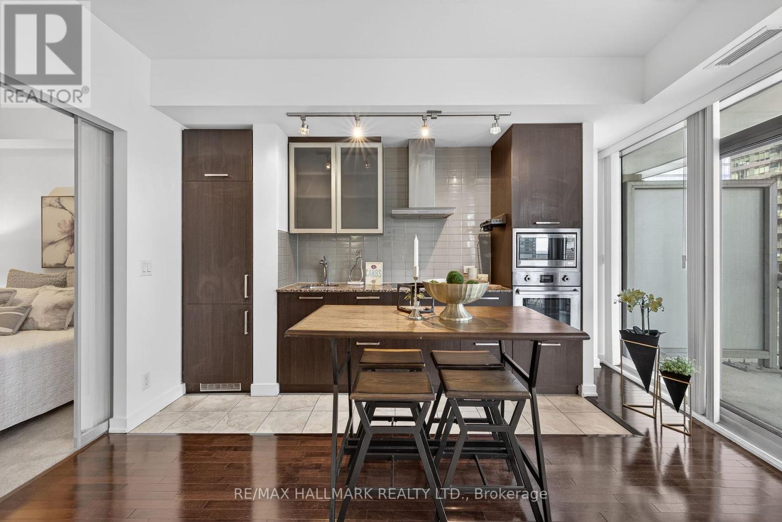 2301 - 14 York Street, Toronto, Ontario  M5J 0B1 - Photo 13 - C12734698