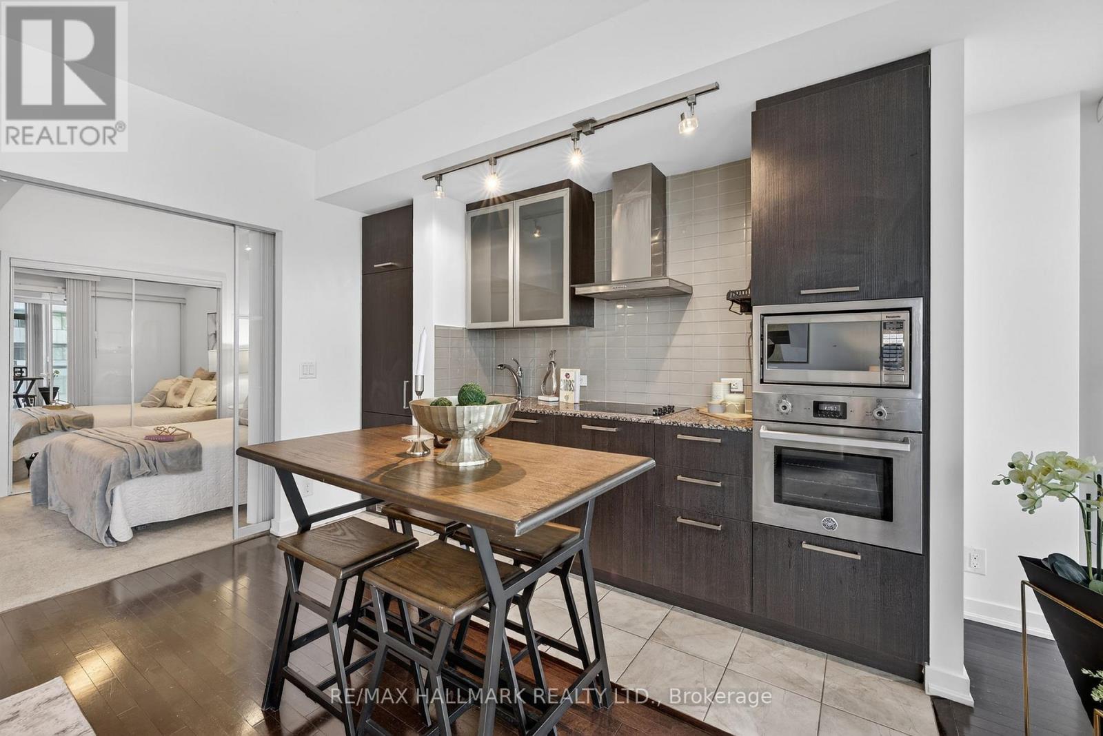 2301 - 14 York Street, Toronto, Ontario  M5J 0B1 - Photo 14 - C12734698