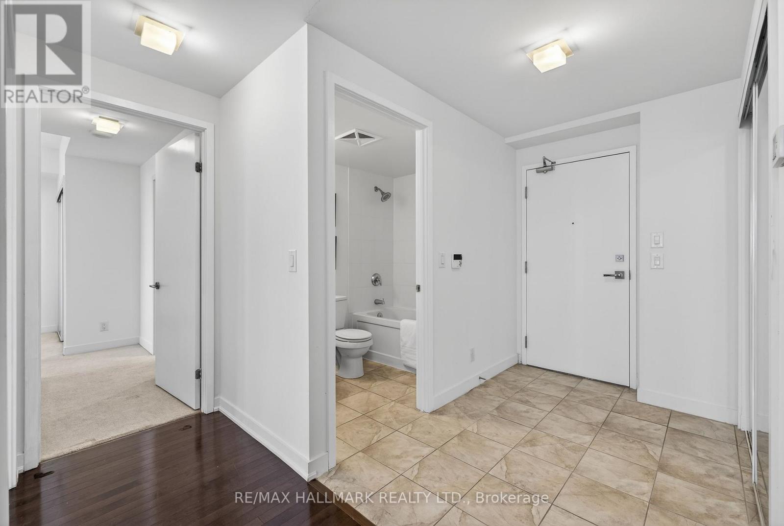 2301 - 14 York Street, Toronto, Ontario  M5J 0B1 - Photo 4 - C12734698