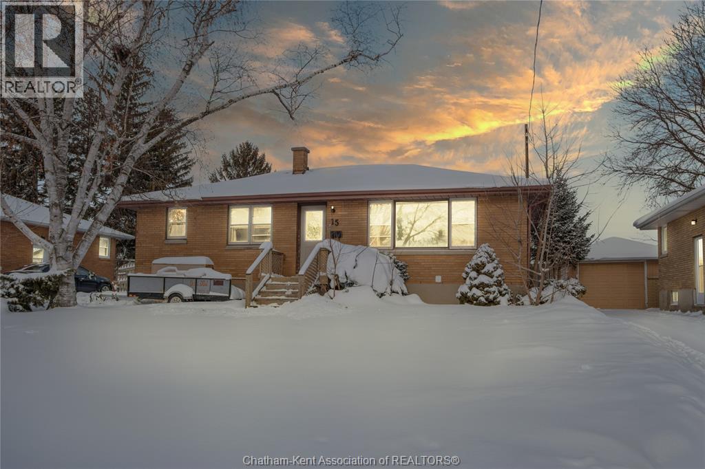 MLS# 26001928: 15 HOMEWOOD STREET, Chatham, Canada