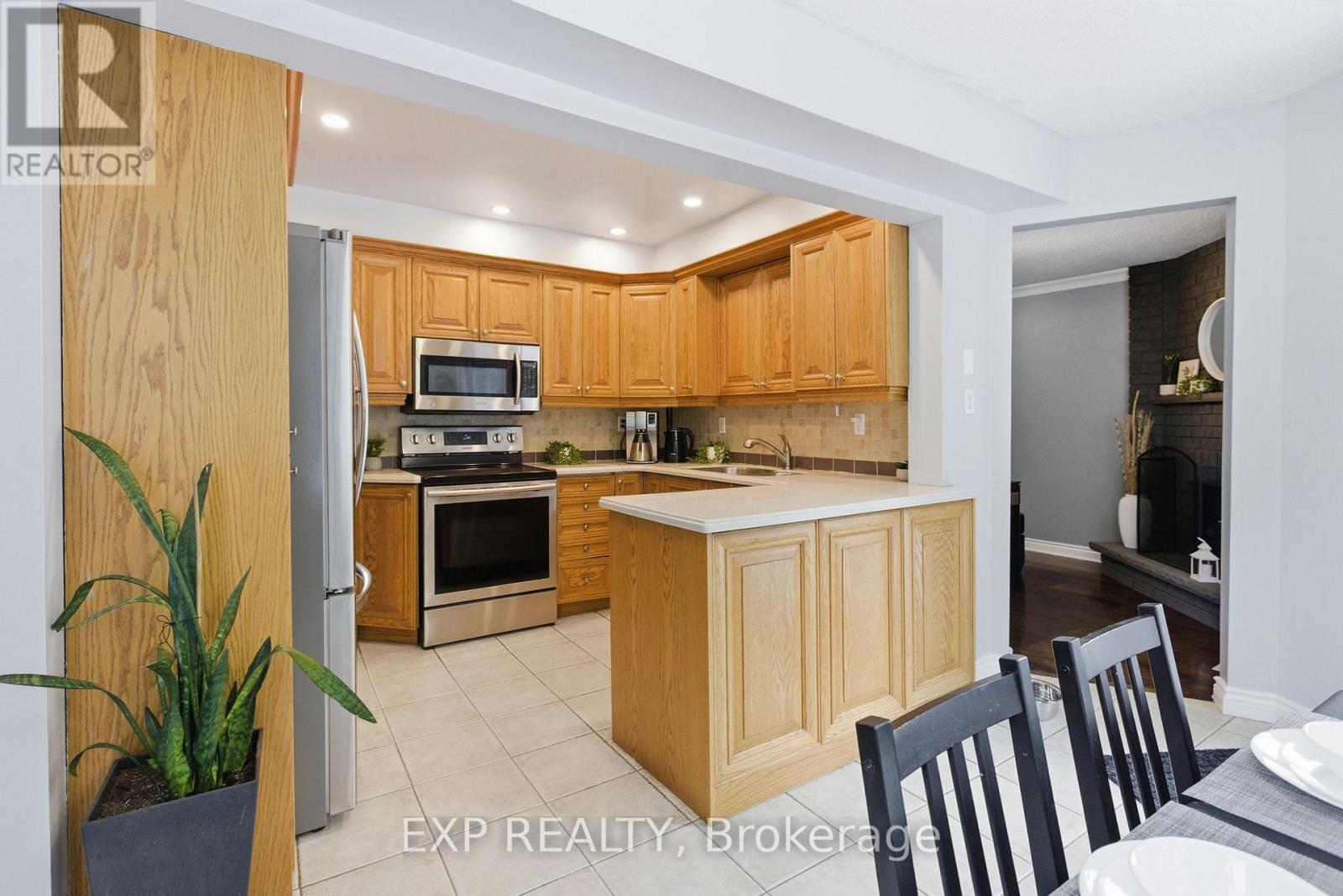 2320 Meriadoc Drive, Pickering, Ontario  L1X 2E3 - Photo 10 - E12734732