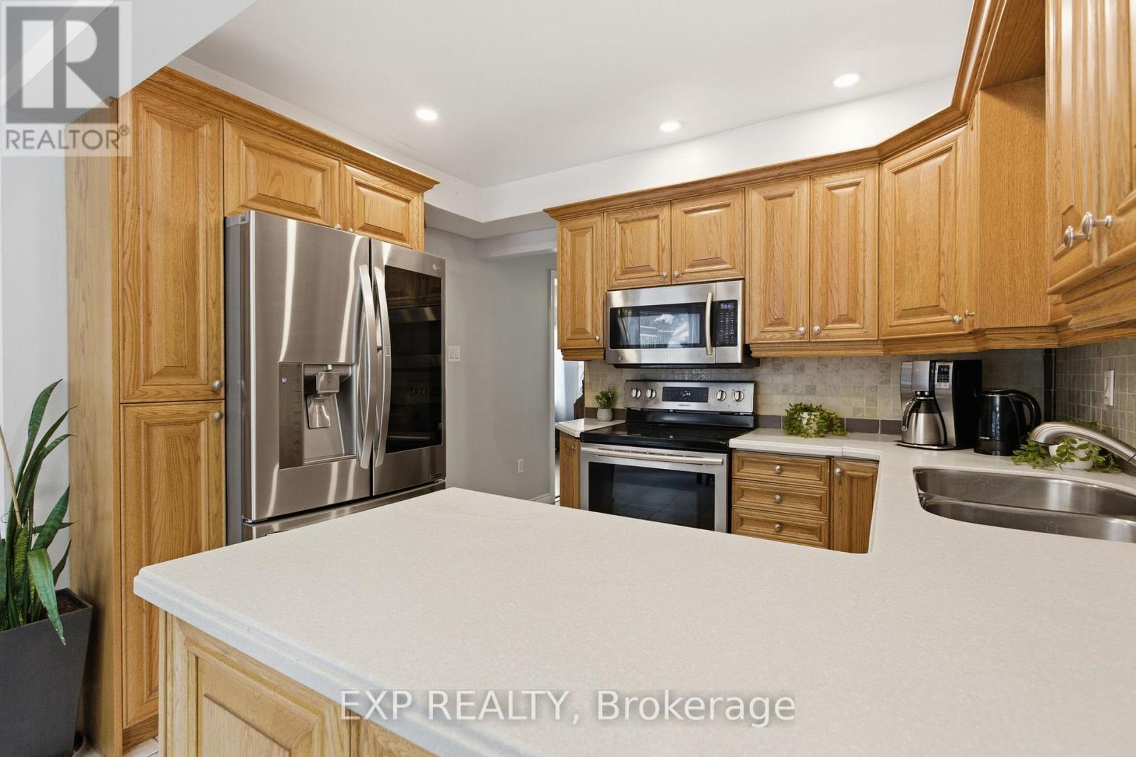 2320 Meriadoc Drive, Pickering, Ontario  L1X 2E3 - Photo 11 - E12734732