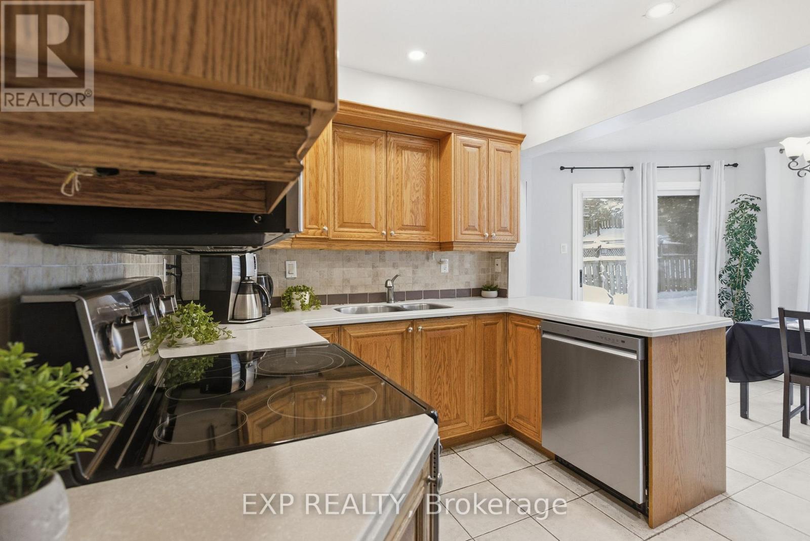 2320 Meriadoc Drive, Pickering, Ontario  L1X 2E3 - Photo 12 - E12734732