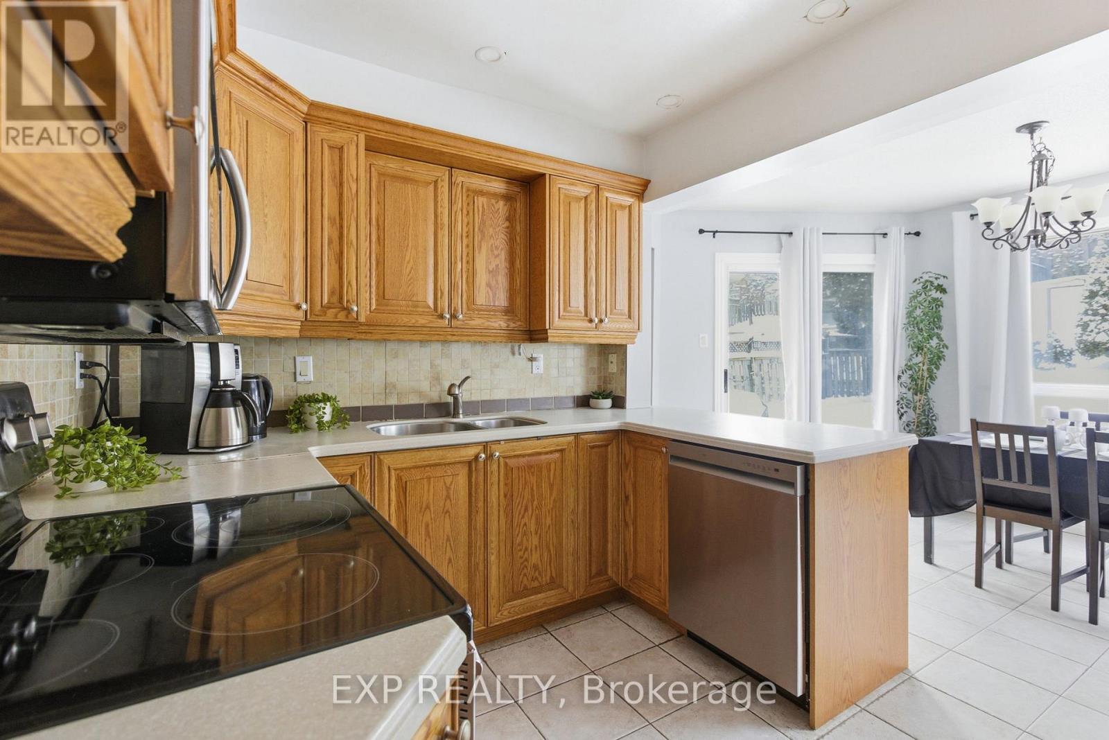 2320 Meriadoc Drive, Pickering, Ontario  L1X 2E3 - Photo 9 - E12734732