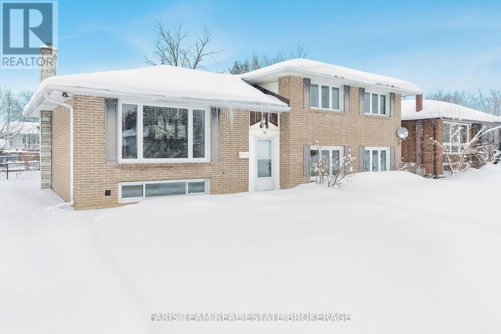 128 ROSE STREET, Barrie, Ontario