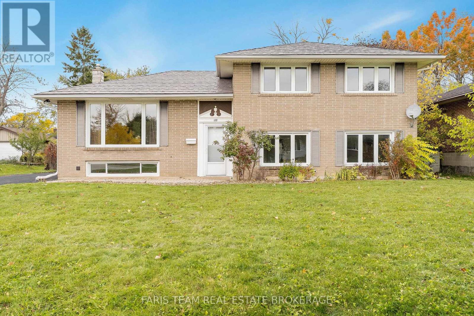 128 Rose Street, Barrie, Ontario  L4M 2T7 - Photo 3 - S12734678