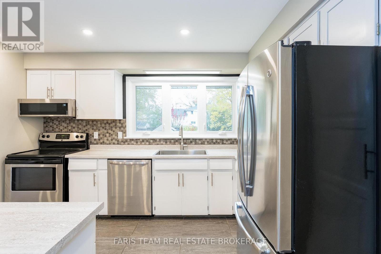 128 Rose Street, Barrie, Ontario  L4M 2T7 - Photo 7 - S12734678