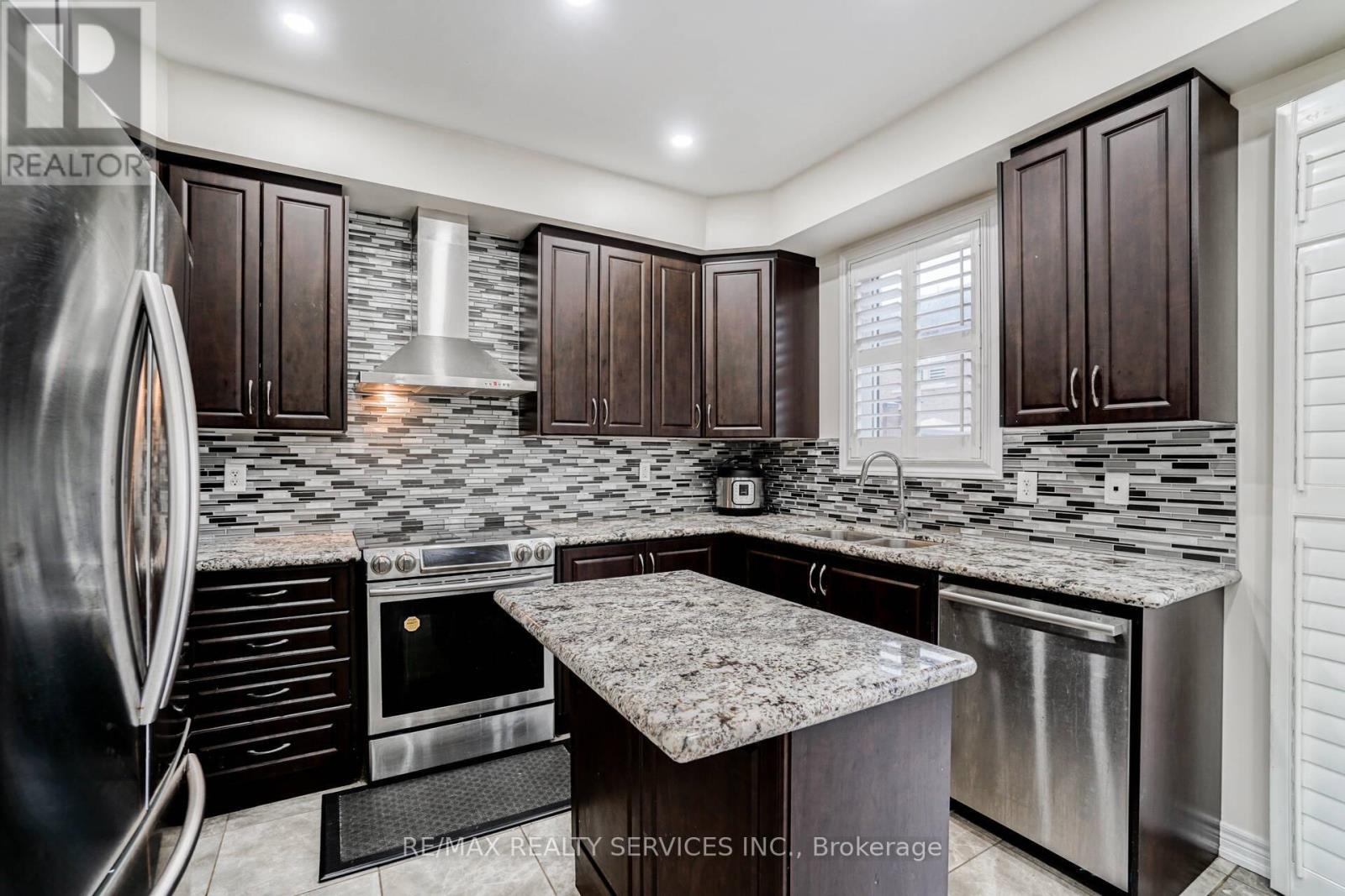 49 Sea Drifter Crescent, Brampton, Ontario  L6P 4B1 - Photo 13 - W12734716