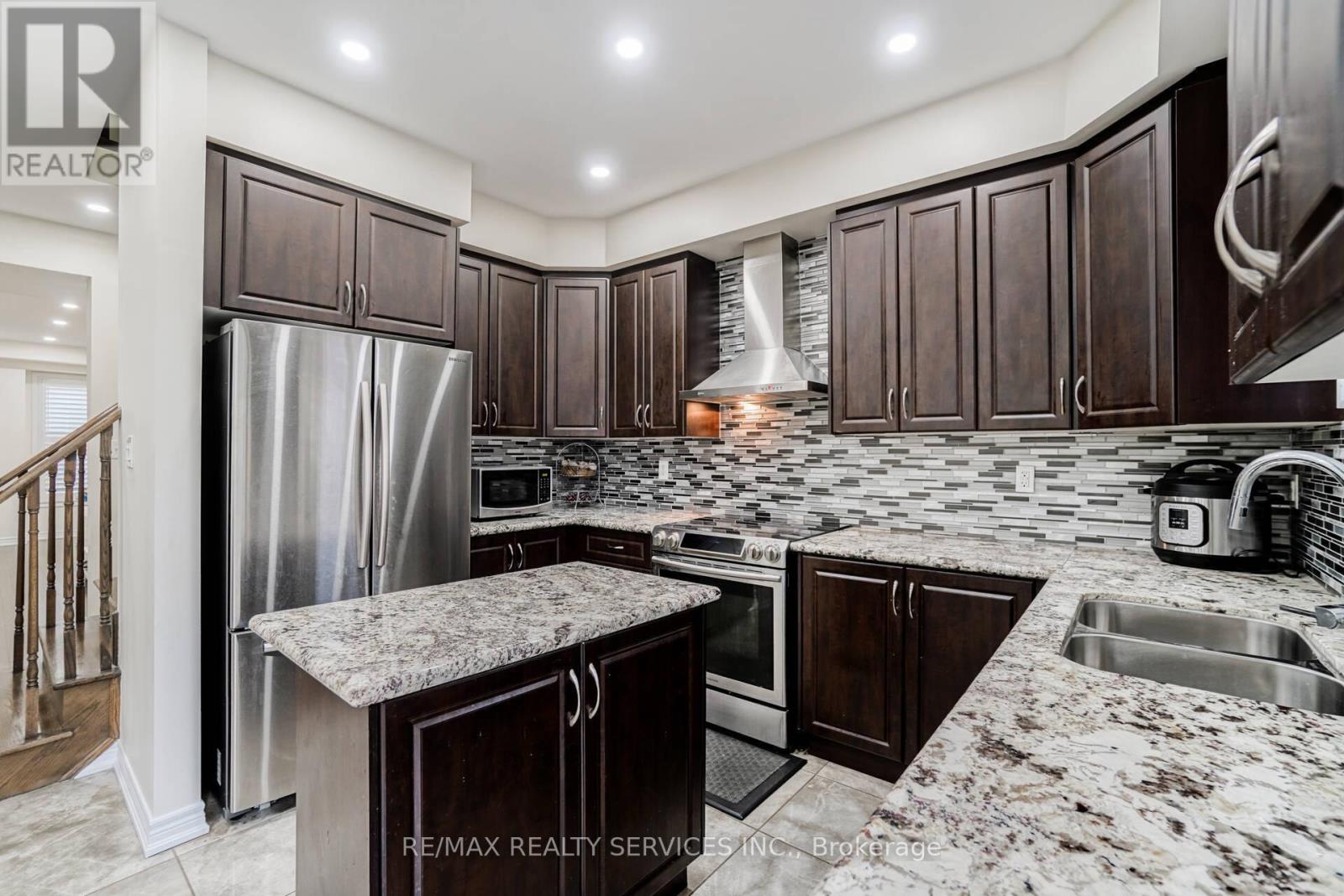 49 Sea Drifter Crescent, Brampton, Ontario  L6P 4B1 - Photo 14 - W12734716