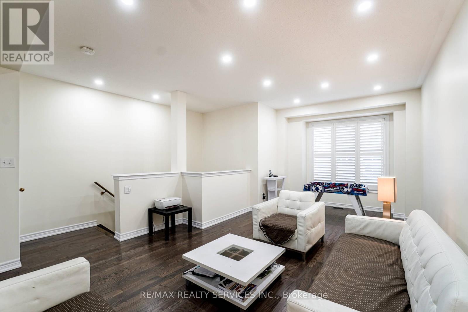 49 Sea Drifter Crescent, Brampton, Ontario  L6P 4B1 - Photo 8 - W12734716