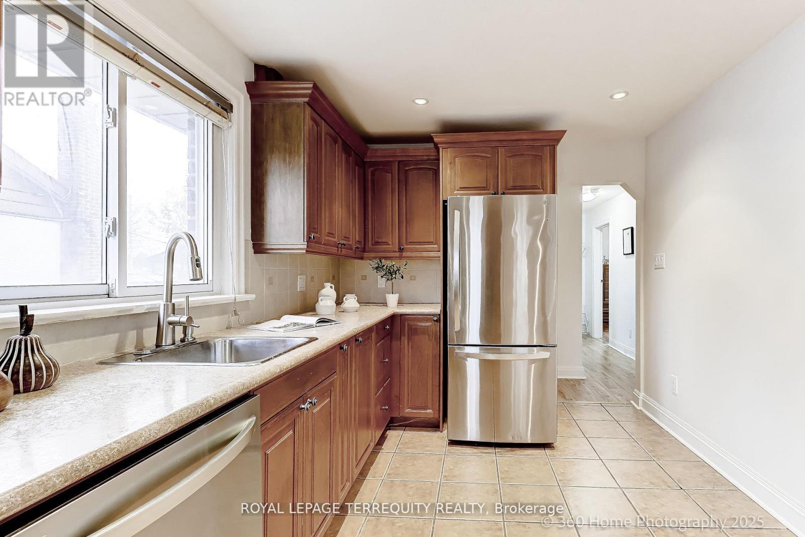 27 John Best Avenue, Toronto, Ontario  M9N 1C4 - Photo 6 - W12734740