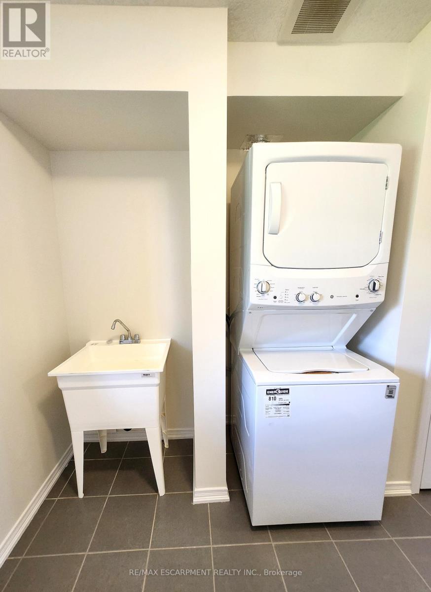 6 Baskett Street, Brantford, Ontario  N3T 5L5 - Photo 4 - X12734730