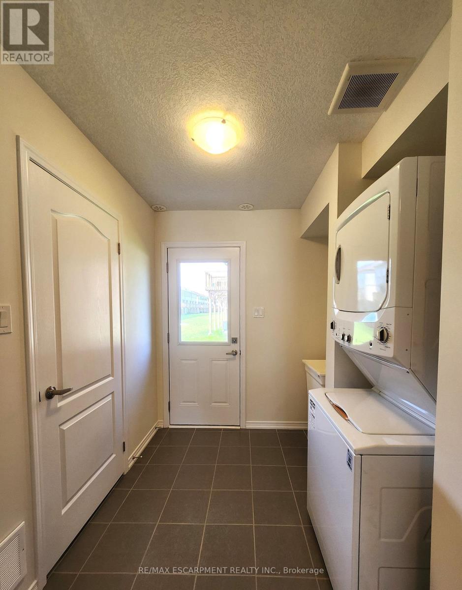 6 Baskett Street, Brantford, Ontario  N3T 5L5 - Photo 6 - X12734730