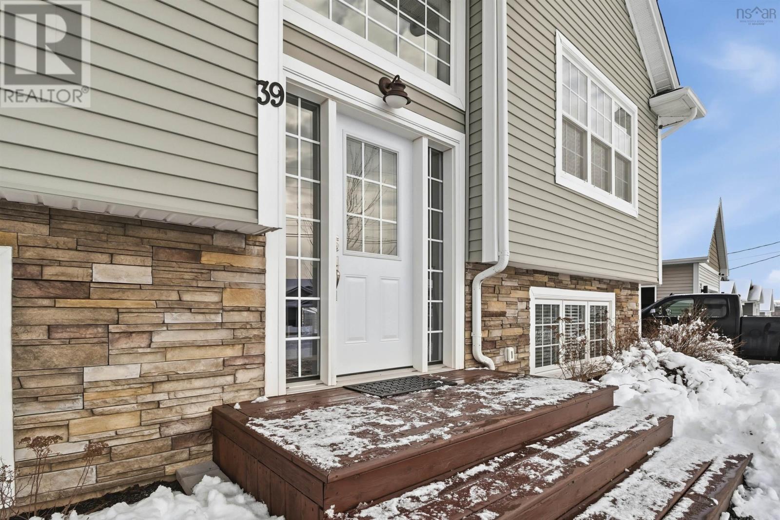 39 Ridge Avenue, Stewiacke, Nova Scotia  B0N 2J0 - Photo 4 - 202601602