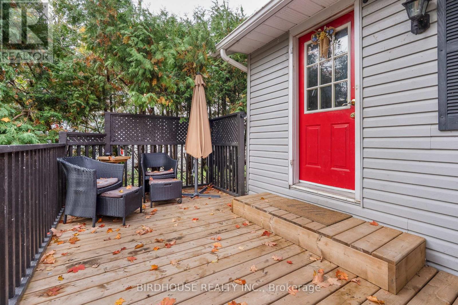 23 Pleasure Street, Kawartha Lakes, Ontario  K0M 1G0 - Photo 3 - X12734824