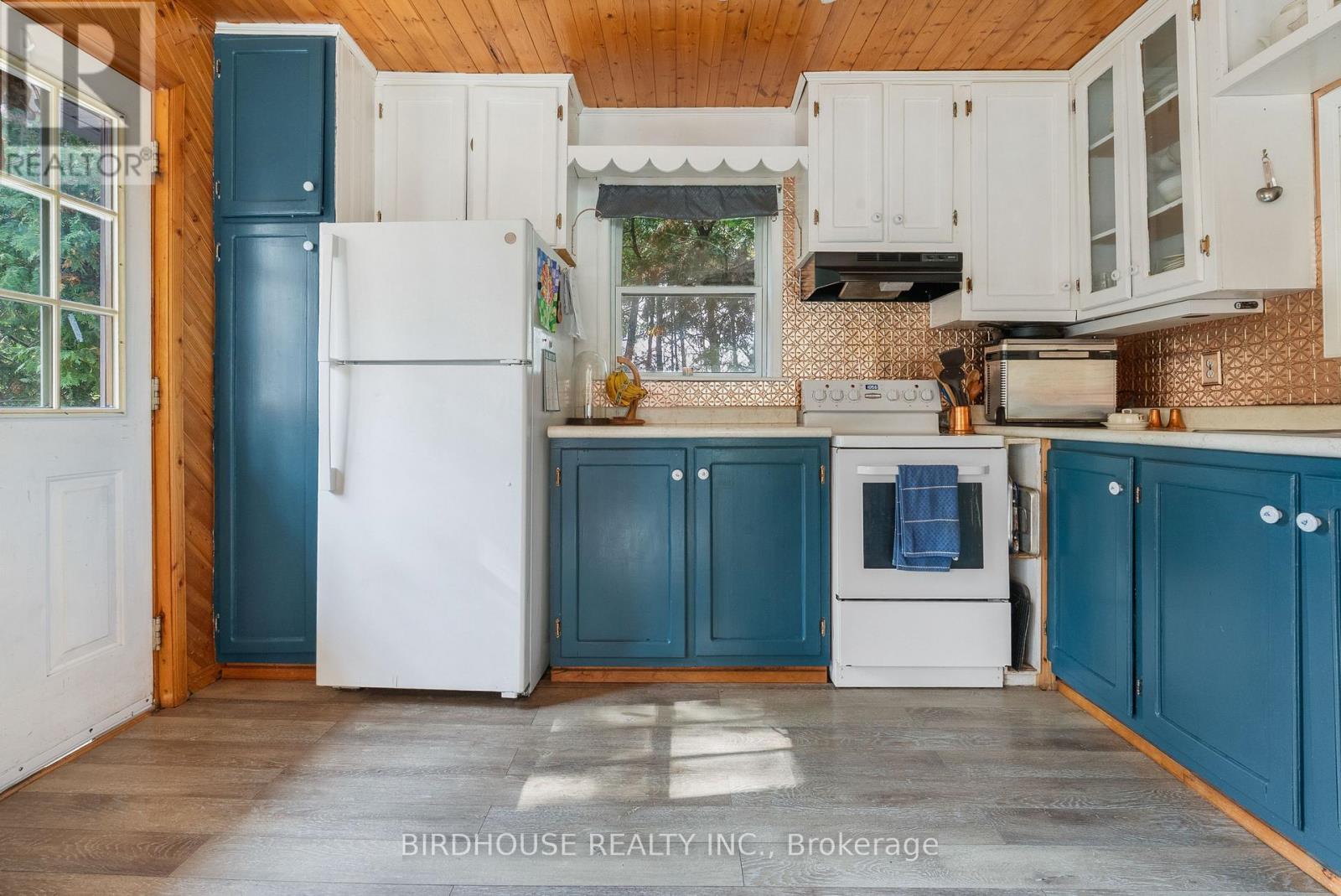 23 Pleasure Street, Kawartha Lakes, Ontario  K0M 1G0 - Photo 6 - X12734824