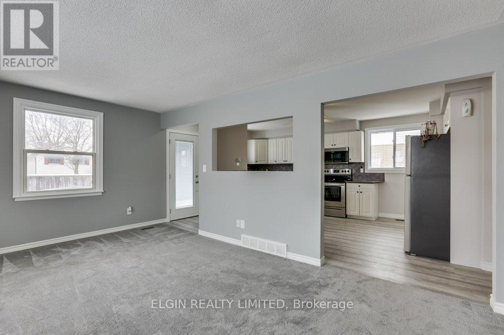 5 Sauve Avenue, St. Thomas, Ontario  N5R 6E5 - Photo 4 - X12734808