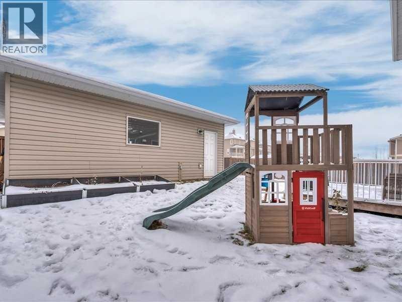 201 Rainbow Falls Glen, Chestermere, Alberta  T1X 0S6 - Photo 9 - A2274370