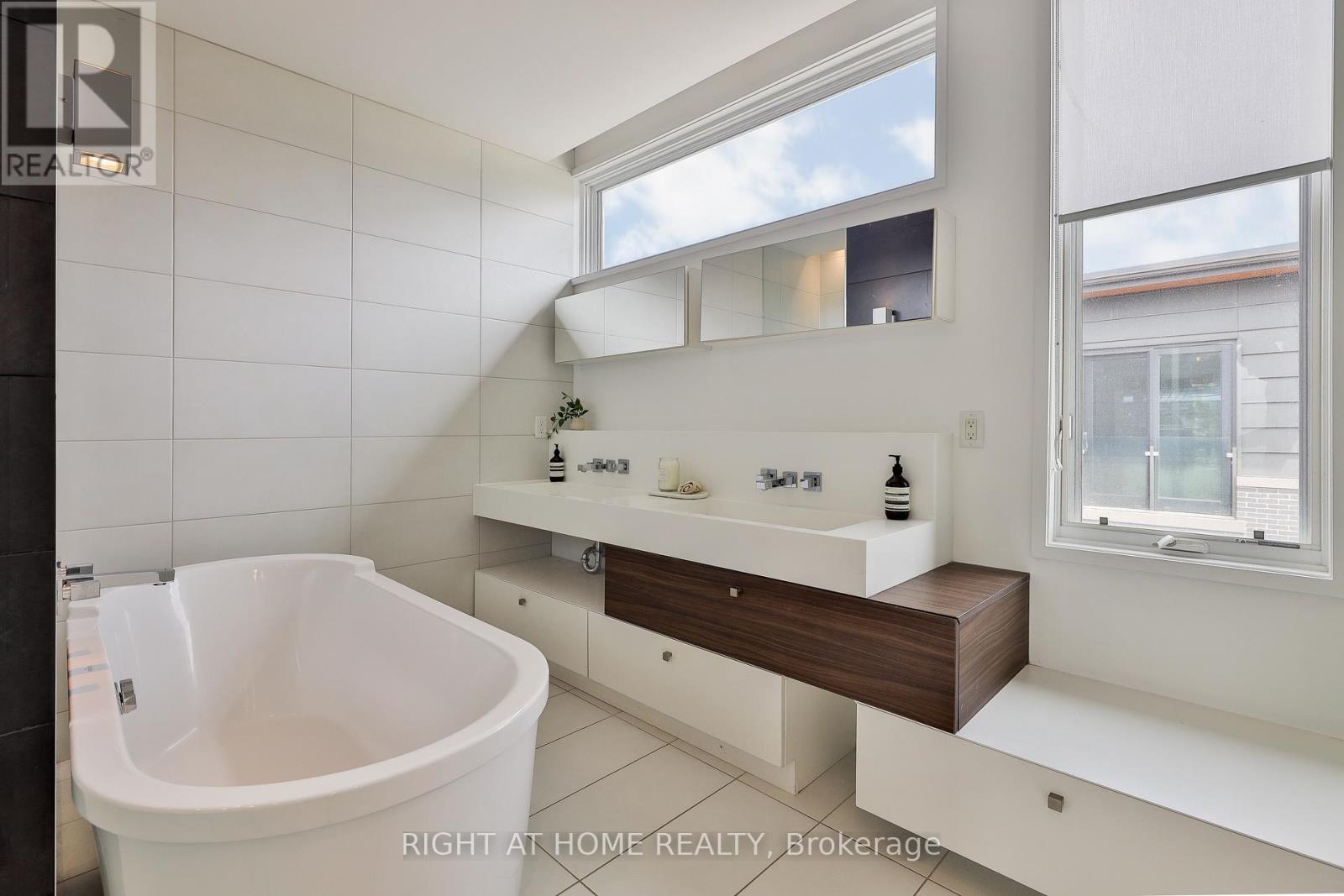 207 Claremont Street, Toronto, Ontario M6J 2N1 - Photo 19 - C12734758