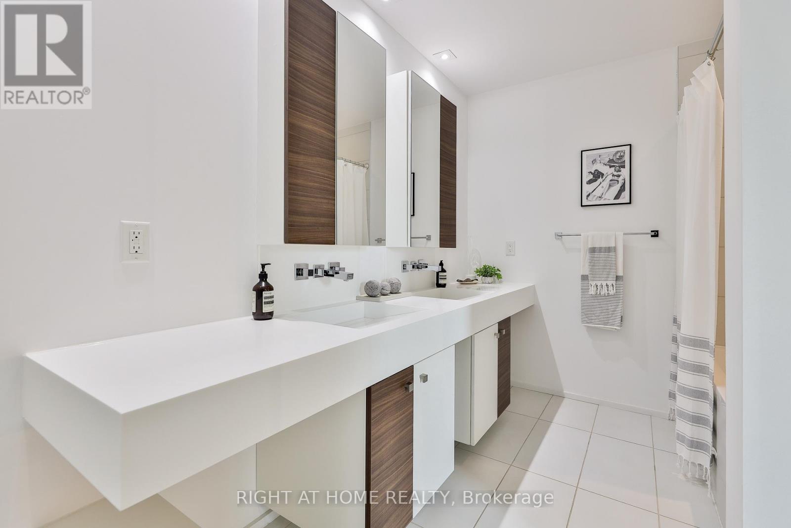 207 Claremont Street, Toronto, Ontario M6J 2N1 - Photo 28 - C12734758