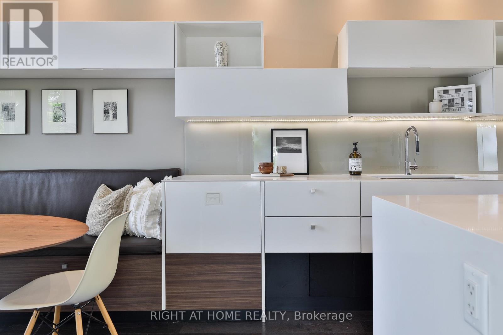 207 Claremont Street, Toronto, Ontario M6J 2N1 - Photo 4 - C12734758