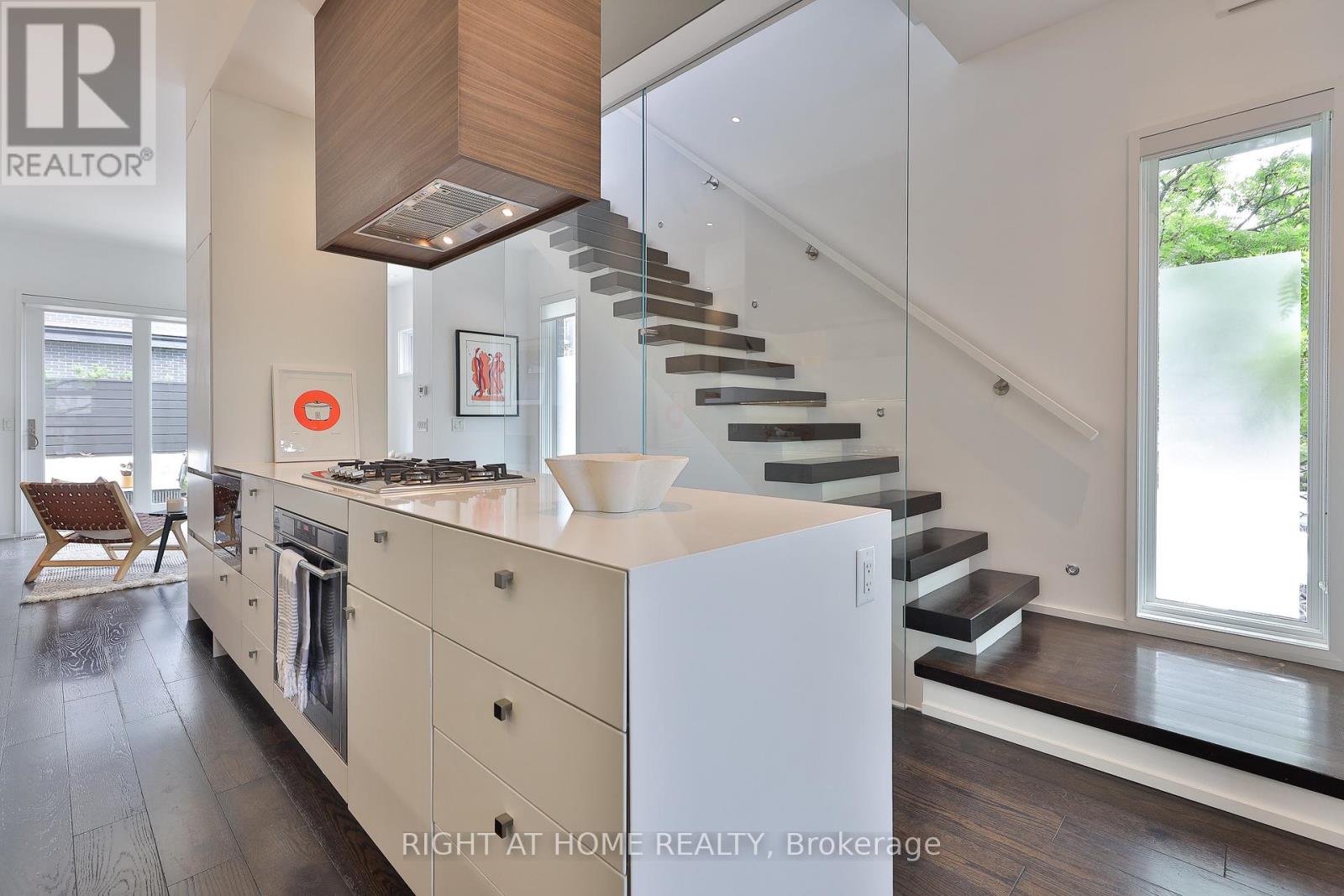 207 Claremont Street, Toronto, Ontario M6J 2N1 - Photo 5 - C12734758