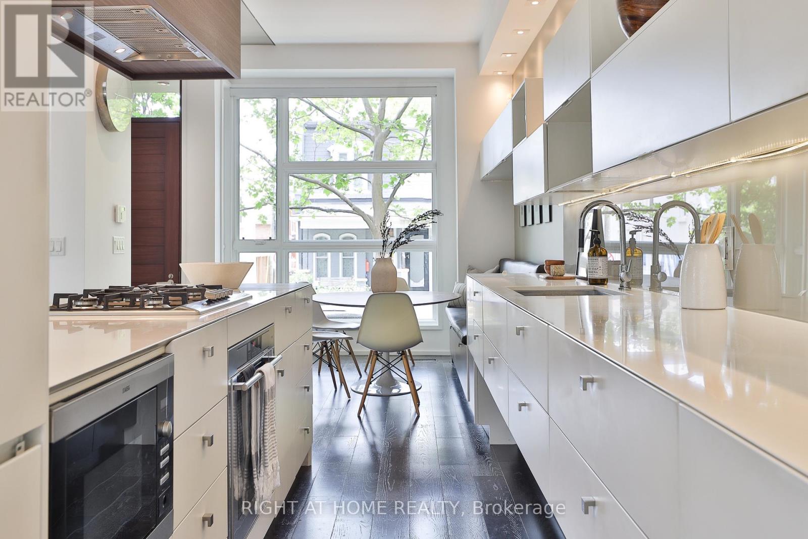 207 Claremont Street, Toronto, Ontario M6J 2N1 - Photo 6 - C12734758