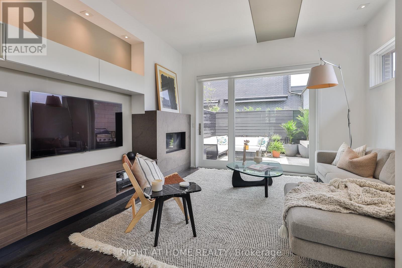 207 Claremont Street, Toronto, Ontario M6J 2N1 - Photo 8 - C12734758