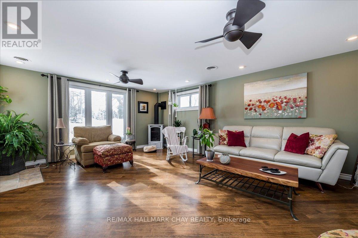 3302 Innisfil Beach Road, Innisfil, Ontario  L9S 4C7 - Photo 10 - N12734828