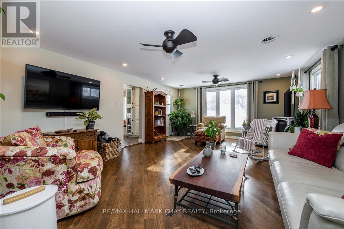 3302 Innisfil Beach Road, Innisfil, Ontario  L9S 4C7 - Photo 11 - N12734828