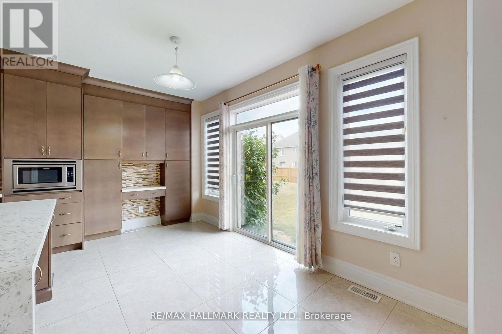 61 Mcisaac Drive, Springwater, Ontario  L4M 4S4 - Photo 12 - S12734814