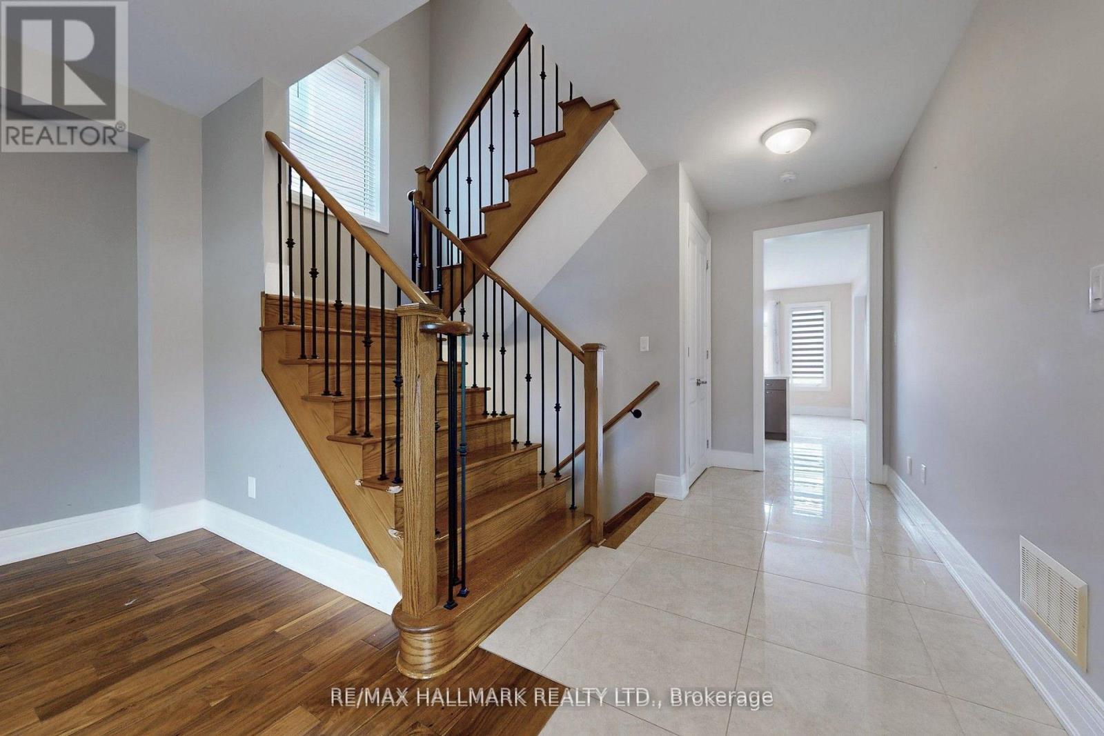 61 Mcisaac Drive, Springwater, Ontario  L4M 4S4 - Photo 19 - S12734814