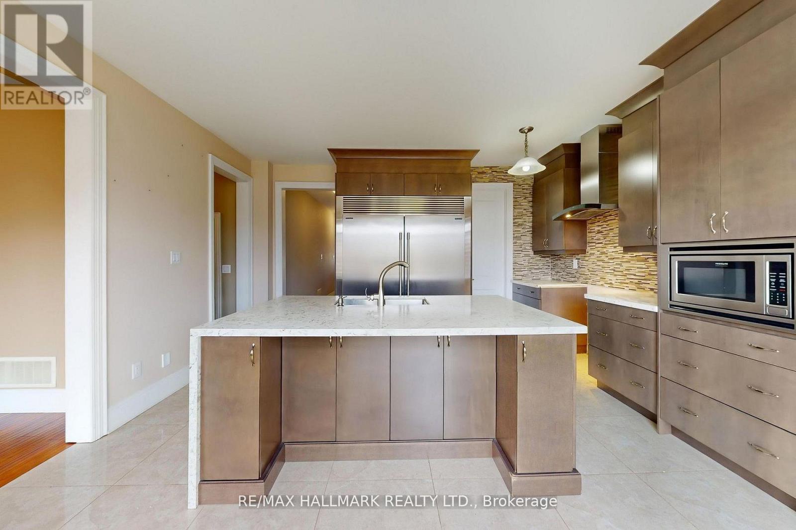 61 Mcisaac Drive, Springwater, Ontario  L4M 4S4 - Photo 5 - S12734814