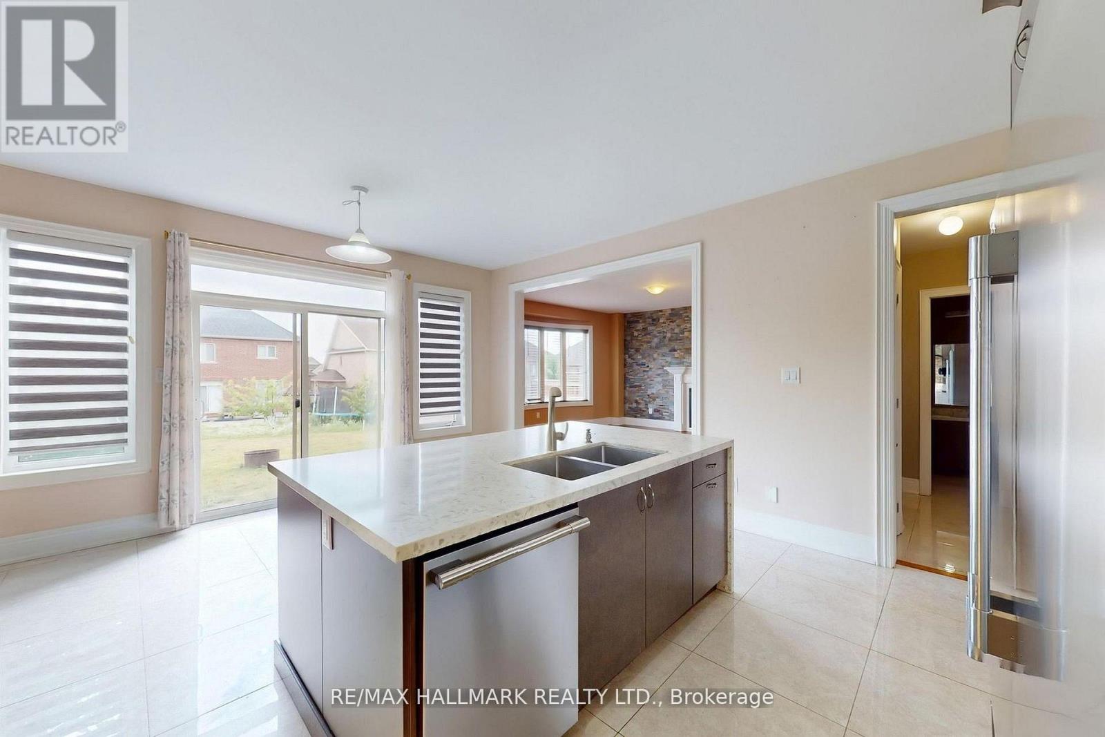 61 Mcisaac Drive, Springwater, Ontario  L4M 4S4 - Photo 7 - S12734814