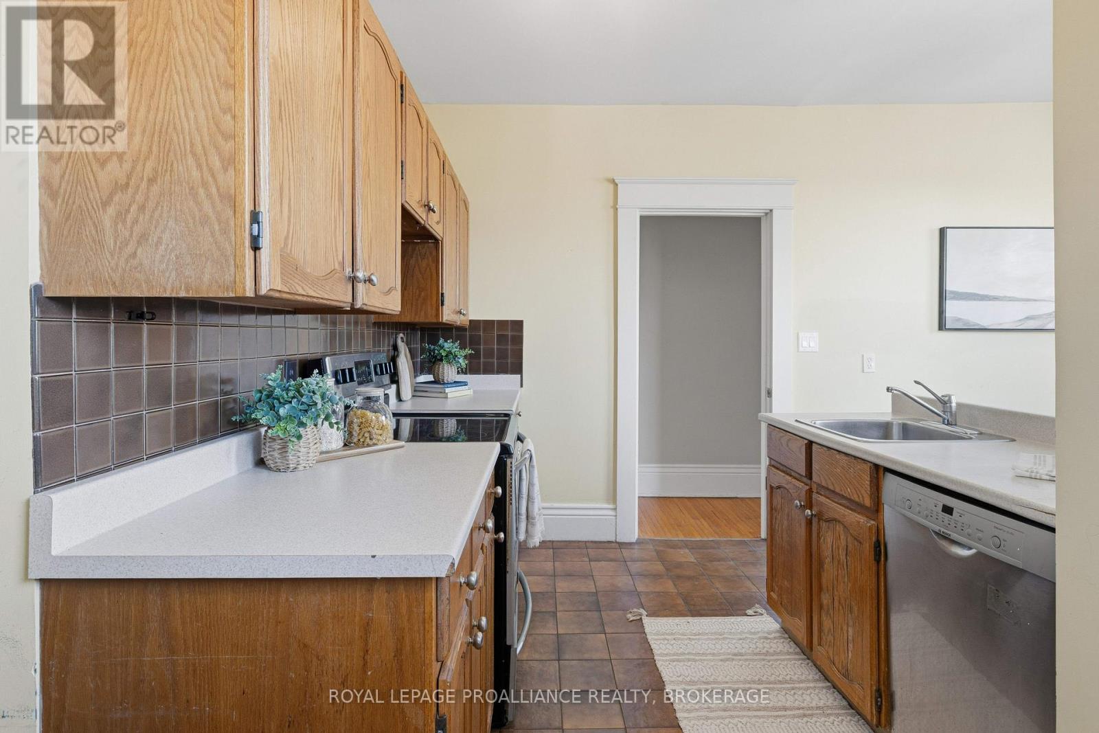 6 - 244 Barrie Street, Kingston, Ontario  K7L 3K5 - Photo 14 - X12733568