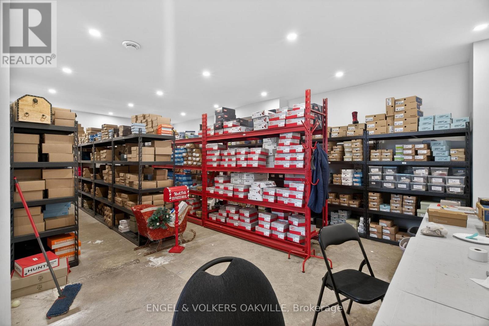 315 Lakeshore Road E, Oakville, Ontario  L6J 1J3 - Photo 11 - W12734746