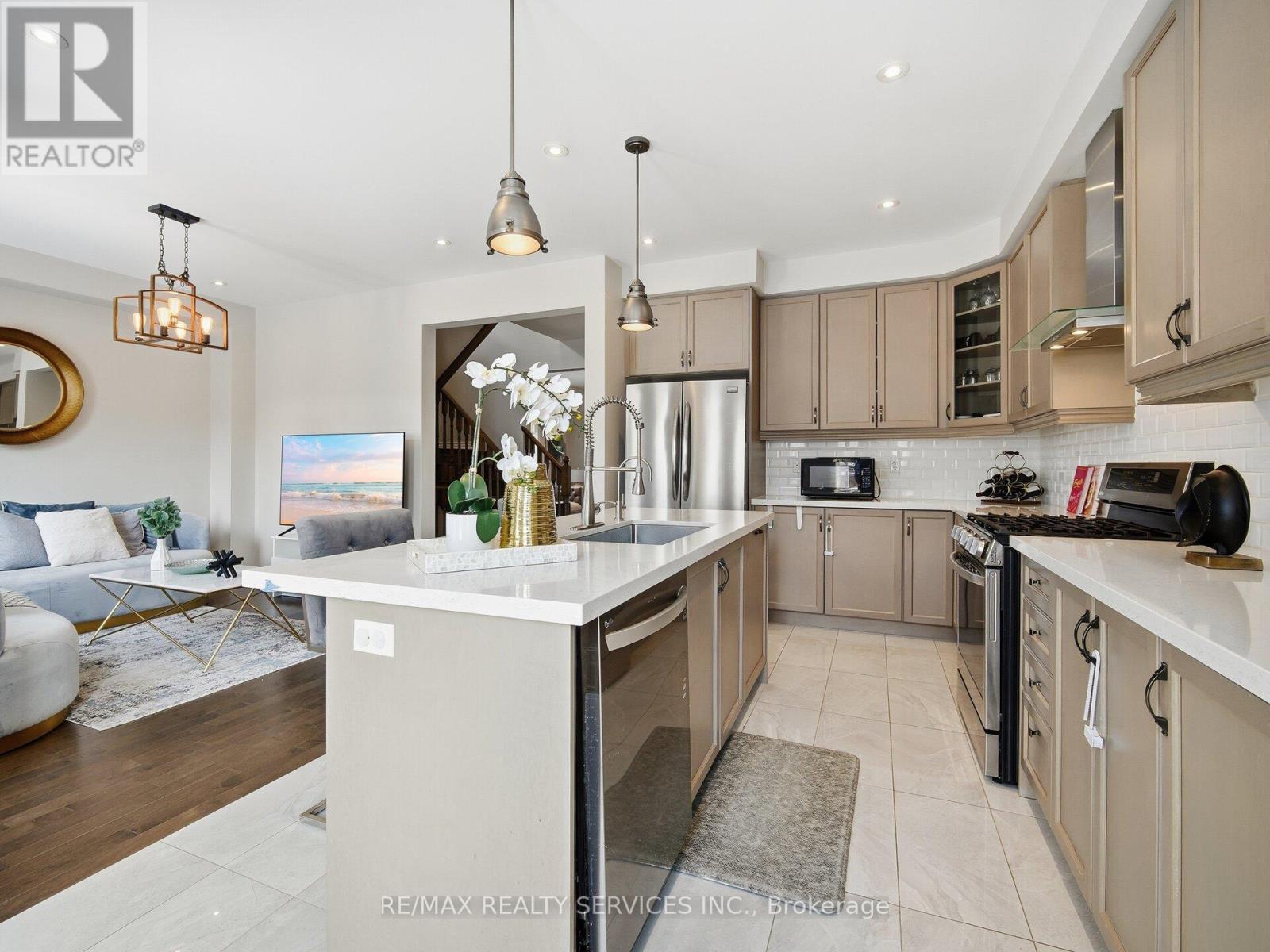 26 Yellow Sorrel Road, Brampton, Ontario  L6R 3V7 - Photo 13 - W12734790