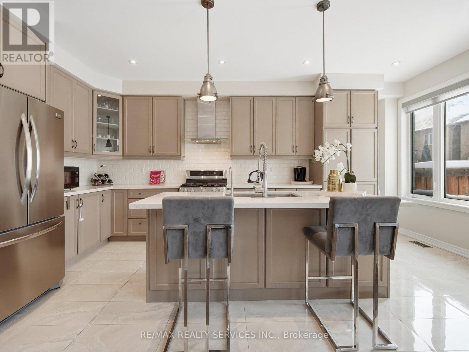 26 Yellow Sorrel Road, Brampton, Ontario  L6R 3V7 - Photo 14 - W12734790