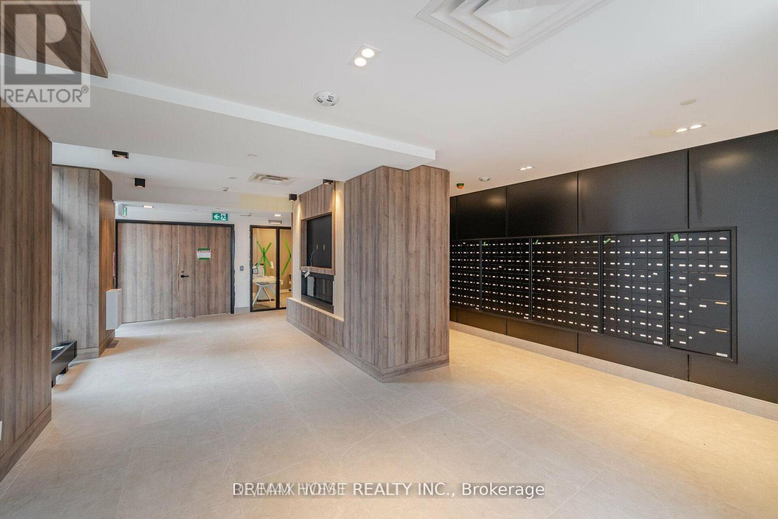 102 - 335 Wheat Boom Drive, Oakville, Ontario  L6H 0P4 - Photo 4 - W12734848