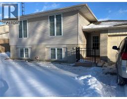 8 REGAL PLACE, Chatham, Ontario