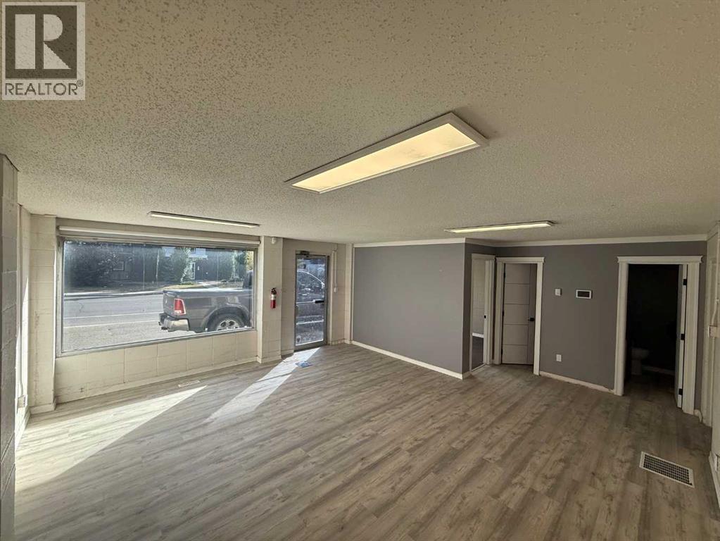 5912 54 Avenue, Red Deer, Alberta  T4N 4M7 - Photo 2 - A2244743