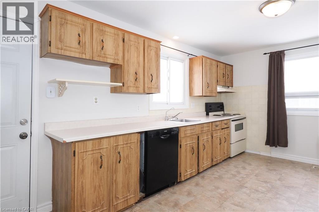 10 Balfour Crescent, Kitchener, Ontario  N2C 1Z5 - Photo 7 - 40801181