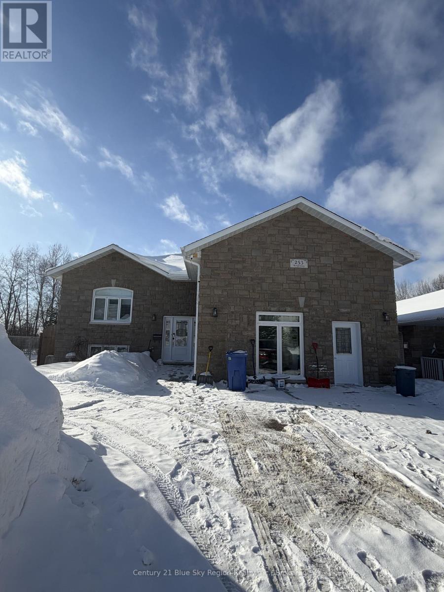 253 KINGSWAY AVENUE, North Bay, Ontario